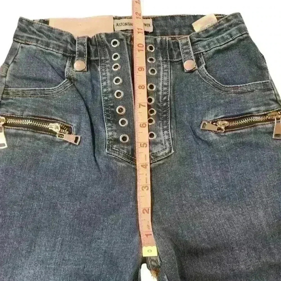 Astonishing Power Denim Lace-Up Medium Wash Bell Flare Zip-Detail Jeans - Picture 4 of 10